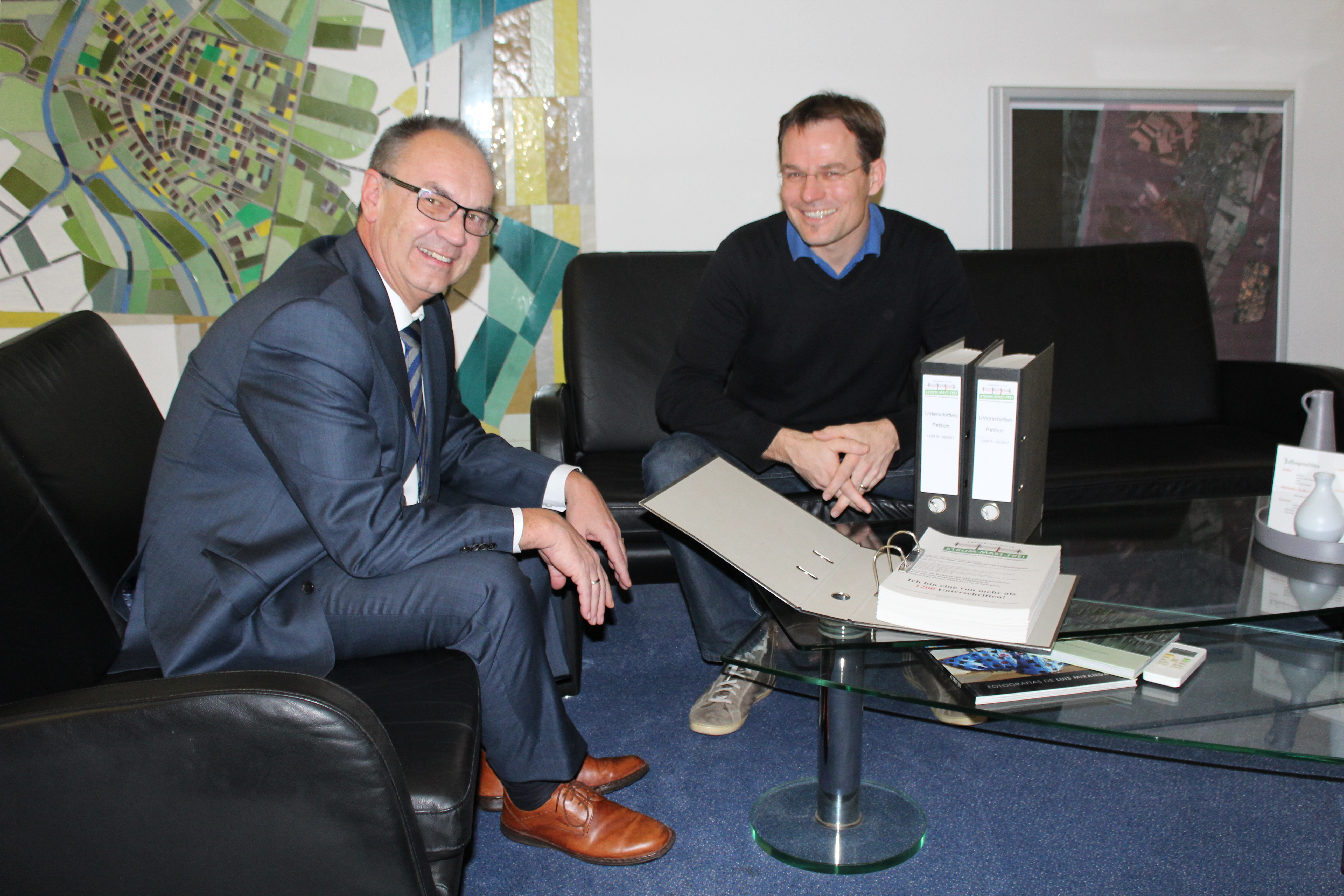 Strom BM Wolnicki Unterschriftenübergabe